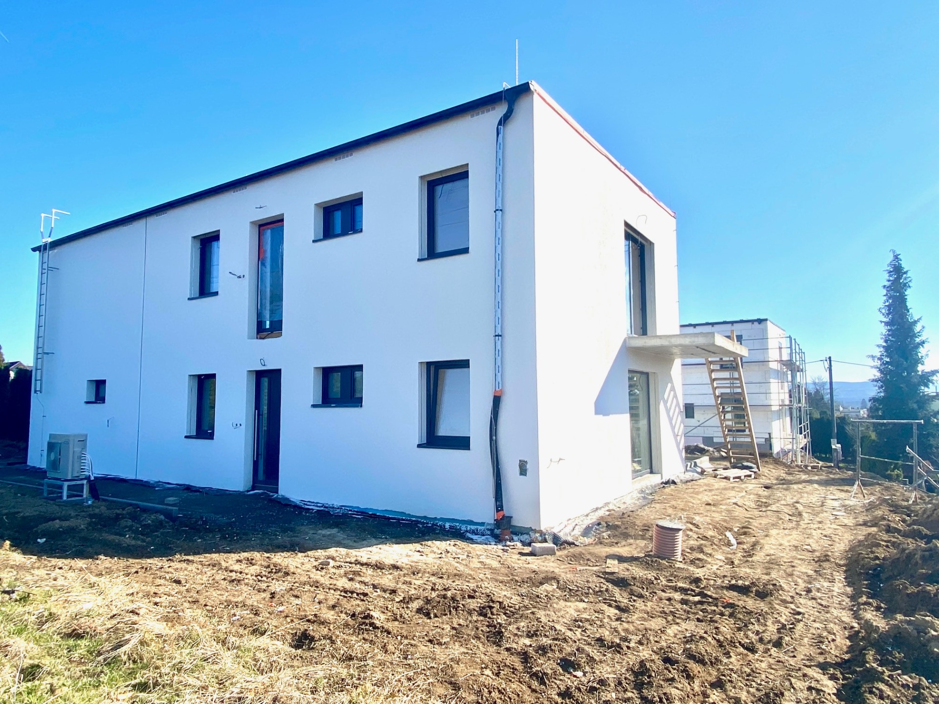 Stavba - boční pohled